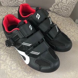 Peloton cycling shoes size 7